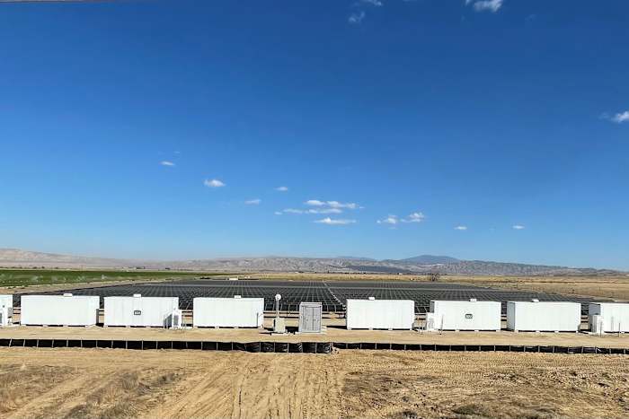 Honderden oude EV -batterijen hebben nieuwe banen in Texas: Stabilising the Power Grid