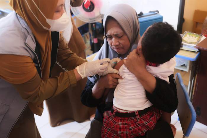 Indonesië lanceert een mazelenvaccinatiecampagne na 17 sterft in een uitbraak