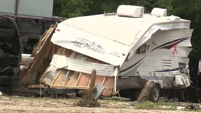 Ingram bedrijfseigenaar worstelen met herstel meer dan een maand na dodelijke overstromingen van Hill Country