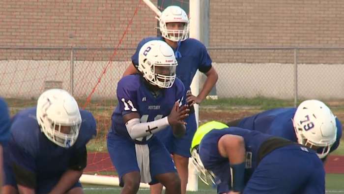 John Jay mag in het donker oefenen, maar de toekomst van de Mustangs is er rooskleurig uit