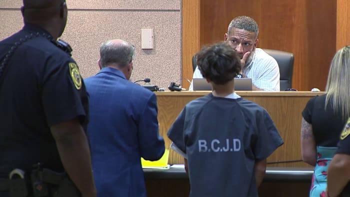 Judge stelt voorwaarden voor mogelijke vrijlating van de 13-jarige beschuldigd van de dood van Brother's schietpartij