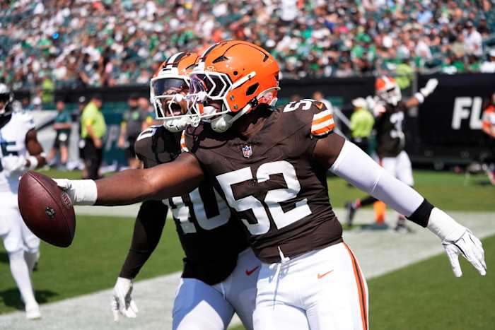 KJ Henry's Pick-6 leidt Browns ertoe om Eagles in het voorseizoenwedstrijd te winnen met Shedeur Sanders buitenspel