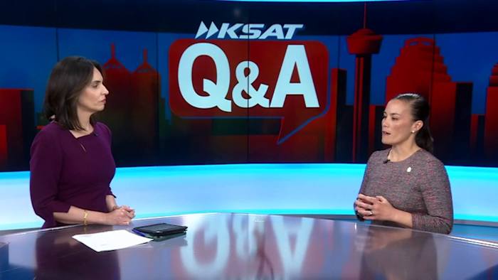 KSAT Q&A: Burgemeester Jones richt zich op District 8 Raadslid Iivalis Meza Gonzalez's Jail Booking Video