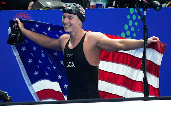 Katie Ledecky blijft onverslaanbaar in de 1500 freestyle die de titel opnieuw in de werelden neemt