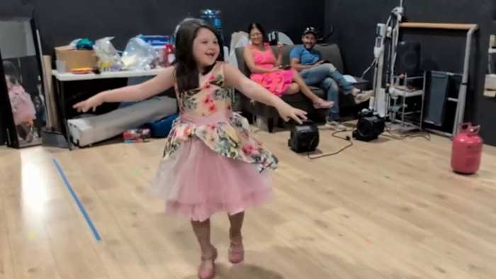 Kerr County Mom houdt kinderen bezig na speelplaatsen, parken vernietigd in overstromingen