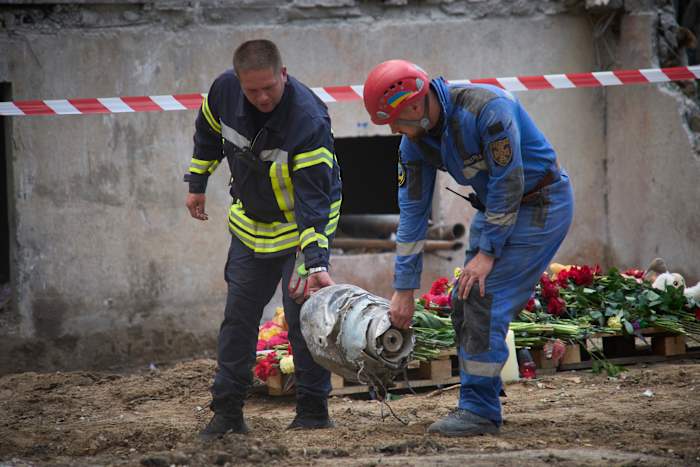 Kyiv treurt na een dodelijkste aanval in een jaar doodt 31 mensen in Oekraïne, waaronder 5 kinderen