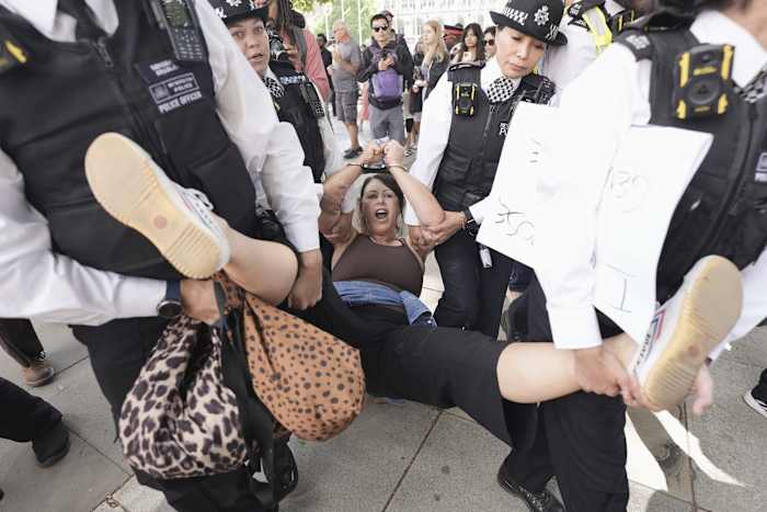 Londen politie-arrestatie 150 als pro-Palestijnse demonstranten nieuwe wet tarten
