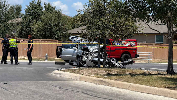 ME's kantoor identificeert de motorrijder gedood nadat hij tegen SUV is neergestort, landt in de achtertuin van de buurman