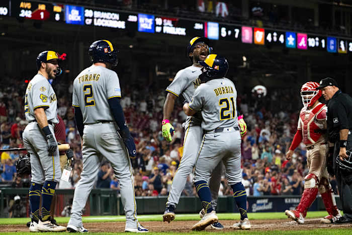 MLB-beste Brewers Rally Rally, vestigde franchise single-season record voor opeenvolgende overwinningen met 14