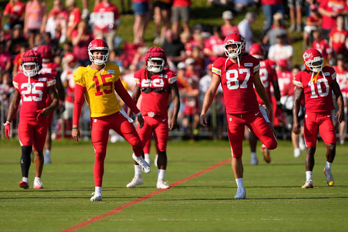 Mahomes, Chiefs starters om te spelen in voorseizoenopener tegen kardinalen