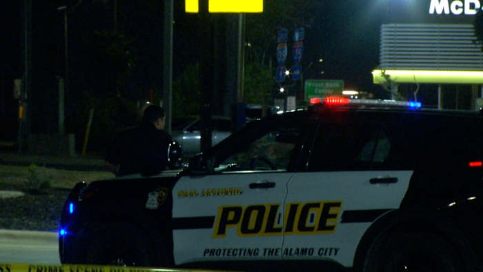 Man in kritieke toestand na het steken tijdens carjacking aan de oostkant, zegt SAPD