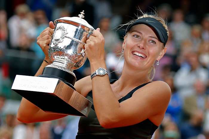 Maria Sharapova en Bryan Brothers gaan tennishall binnen, met verrassende verschijning door Serena Williams