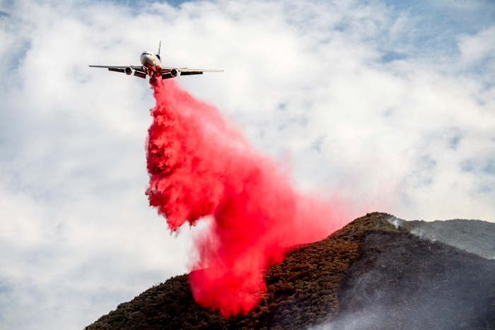 Massief centraal California Wildfire blijft groeien en wordt de grootste brand van het jaar van de staat