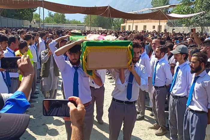 Massieve modderstroom doodt 7 vrijwilligers die overstromingsschade herstellen in het noorden van Pakistan