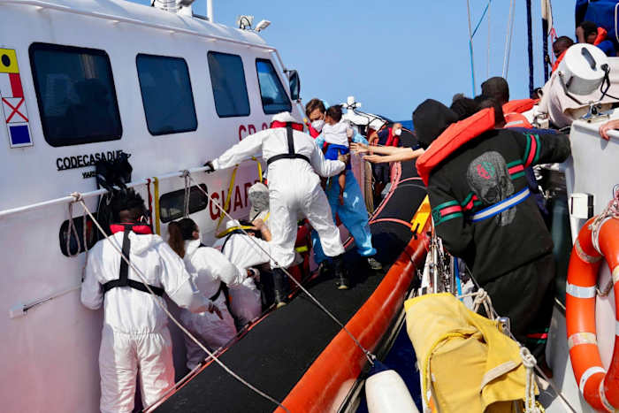 Mediterrane reddingen vinden 3 Sudanese zussen dood op een overvolle migrerende boot
