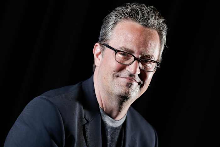 Meer informatie over de 5 mensen die zijn aangeklaagd in verband met de dood van Matthew Perry