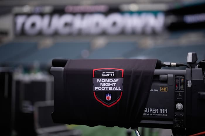 NFL op het punt om media -activa aan ESPN te verkopen voor een aandelenbelang in het netwerk, zeggen AP -bronnen