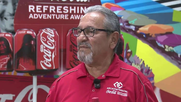 Na 55 jaar achter het stuur maakt een man van San Antonio zich klaar om met pensioen te gaan uit Coca-Cola Southwest-dranken