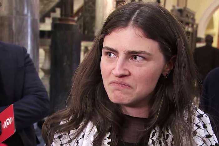 Nieuw -Zeelandse wetgever, die tegenstanders spinloos over Gaza noemde, wordt een 2e keer uit het parlement uitgeworpen