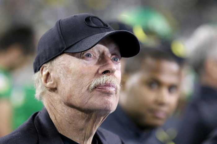 Nike mede-oprichter Phil Knight en Wife Pledge Record $ 2 miljard aan Oregon Cancer Center, zegt de universiteit