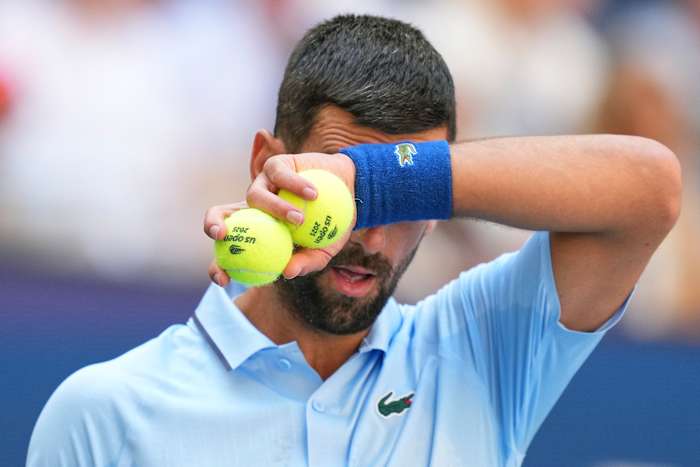 Novak Djokovic probeert raadsels op te lossen bij de US Open, maar is terug in de 3e ronde