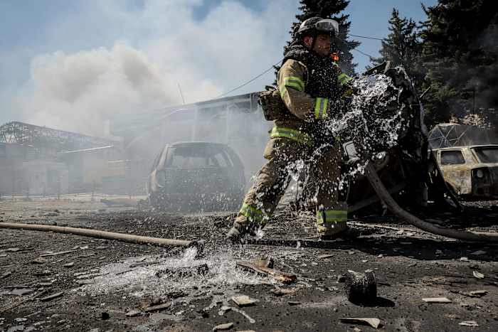 Oekraïense verdedigingen staan voor een uitdaging omdat Russische troepen winst maken voor de Poetin-Trump-top