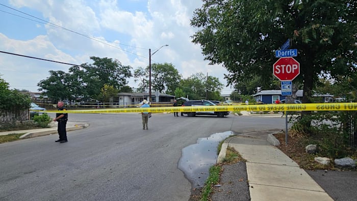 Onderzoek aan de gang na het lichaam gevonden aan de westkant, zegt SAPD