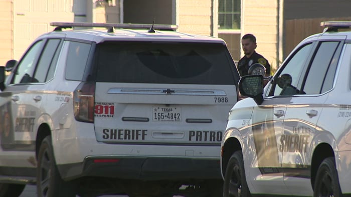 Ouders gearresteerd nadat het 1-jarige kind sterft om meer dan 2 uur in hete voertuig te worden achtergelaten, zegt BCSO