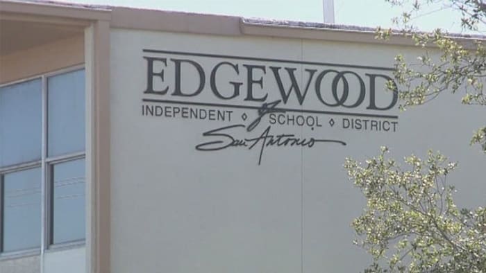 Ouders om de persconferentie te houden nadat de vrouw is gearresteerd op Edgewood ISD Board Meeting