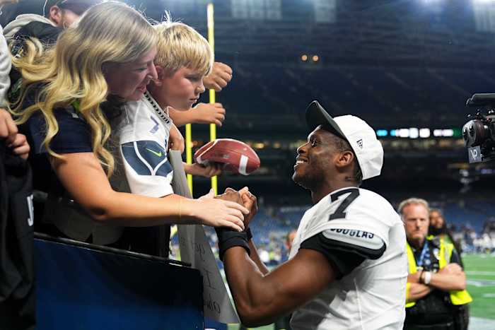 Raiders 'Smith en Crosby maken obscene gebaren naar Seahawks -fans