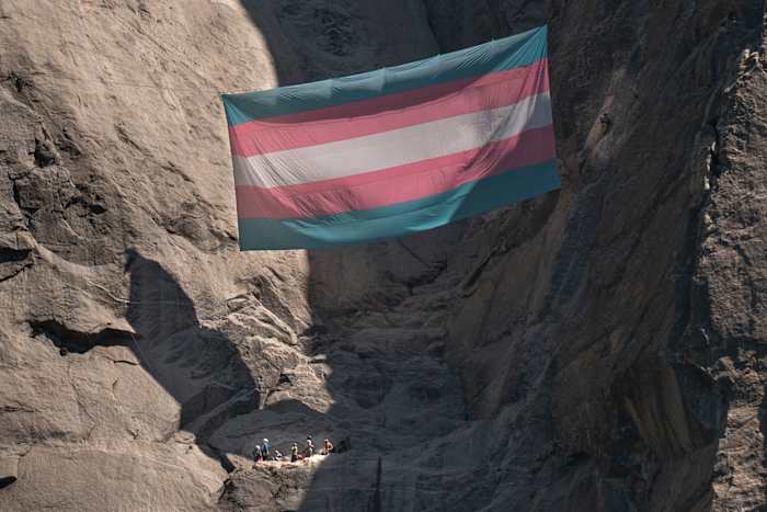Ranger ontslagen voor het hangen van transgendervlag in Yosemite en parkbezoekers kunnen te maken krijgen met vervolging