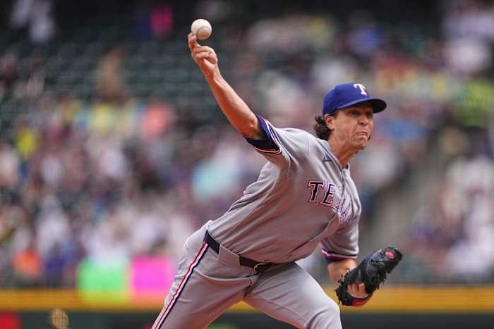 Rangers rechtshandige Jacob Degrom is het snelst tot 1.800 carrière-strikeouts in MLB-geschiedenis