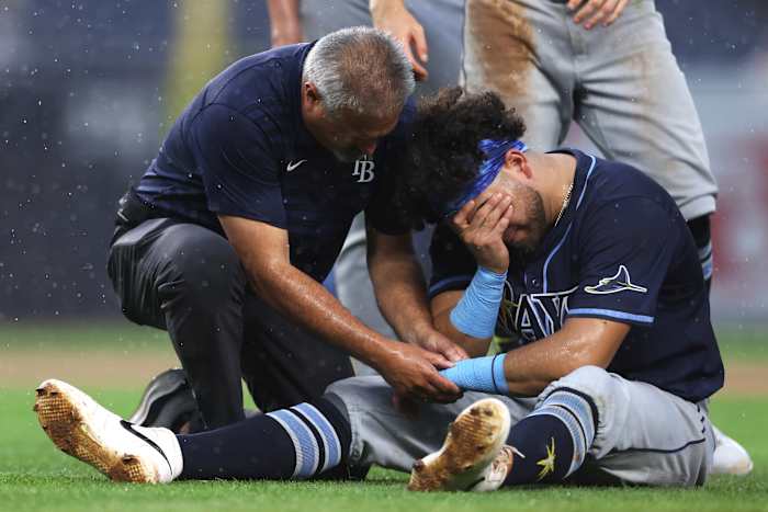 Rays 'Jonathan Aranda botst met Giancarlo Stanton en zal de tijd missen met een linker polsblessure