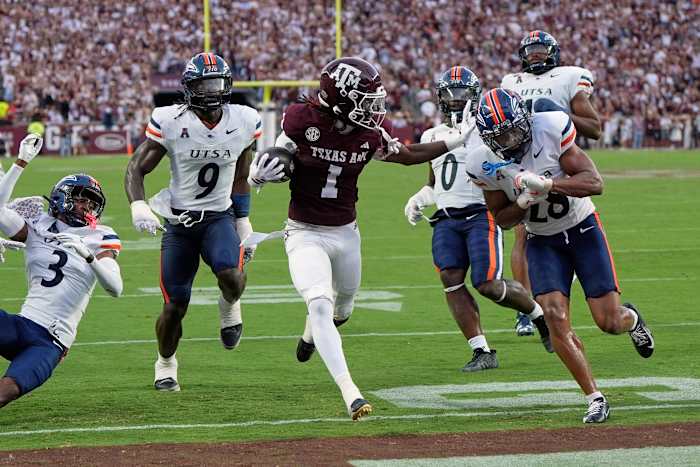 Reed's carrière-hoge 4 TD-passen en het debuut van Conception Lead Texas A&M naar 42-24 overwinning op UTSA