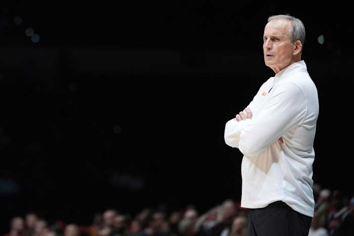Rick Barnes tekent een levenslang contract en houdt hem als coach van Tennessee en houdt zich