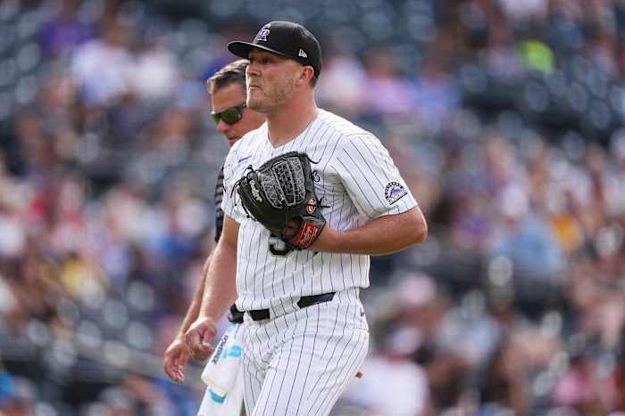 Rockies dichterbij Seth Halvorsen geplaatst op een gewonde lijst met een elleboogstam