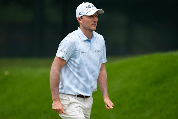 Russell Henley Birdies laatste 3 holes voor een 61 om tourkampioenschap te leiden boven Scheffler