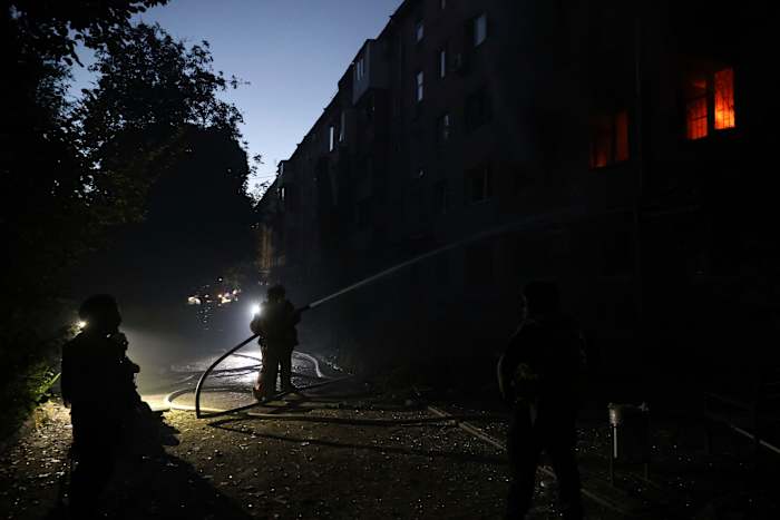 Russische massale drone en raketaanval op Zuid -Oekraïne doodt 1 en wonden tientallen