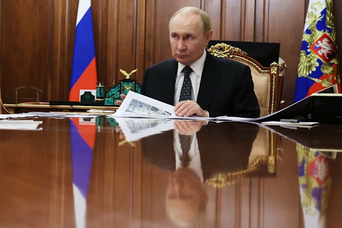 Russische troepen breken in een andere regio van Oekraïne met vredesinspanningen die zijn vastgelopen