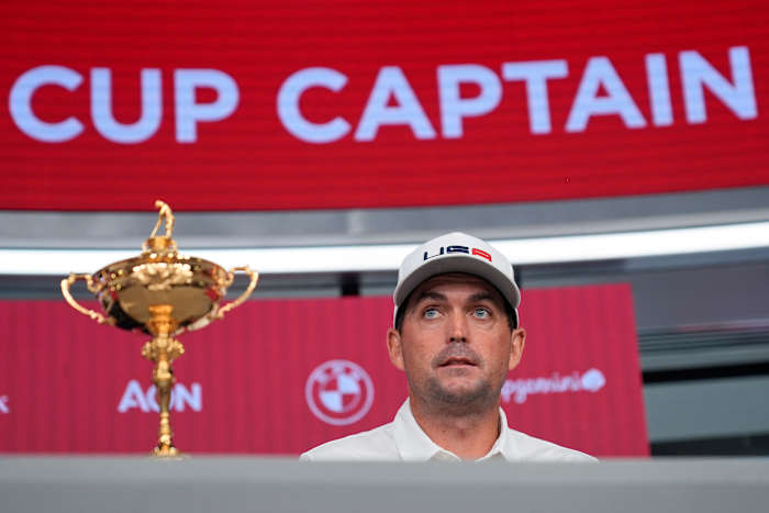 Ryder Cup -aanvoerder Keegan Bradley laat zich van het Amerikaanse team voor Bethpage Black
