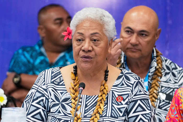 Samoa stemt in een verkiezing die het lot van zijn eerste vrouwelijke leider zal bepalen