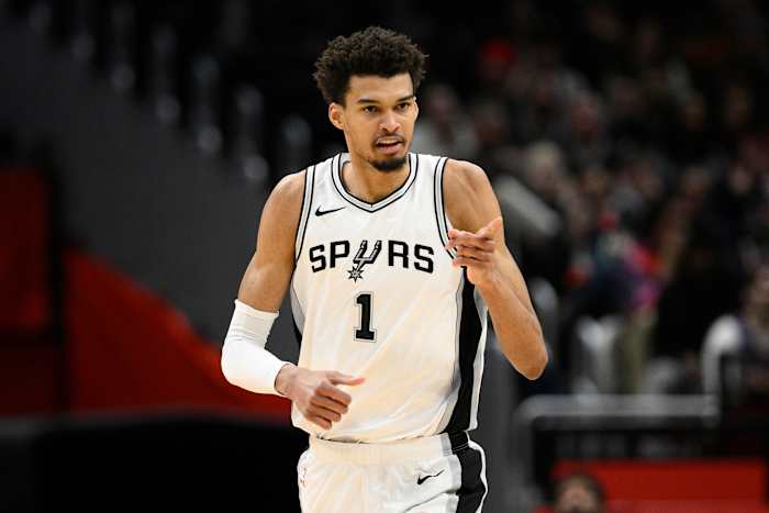 San Antonio Spurs om het seizoen 2025-26 te openen tegen Dallas Mavericks