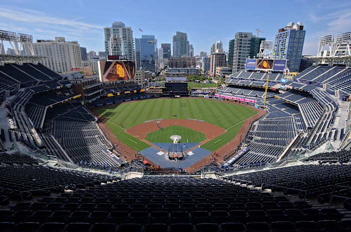 San Diego Padres, Boston Red Sox sluit zich aan bij missies ter ondersteuning van Hill Country Flood Relief -inspanningen