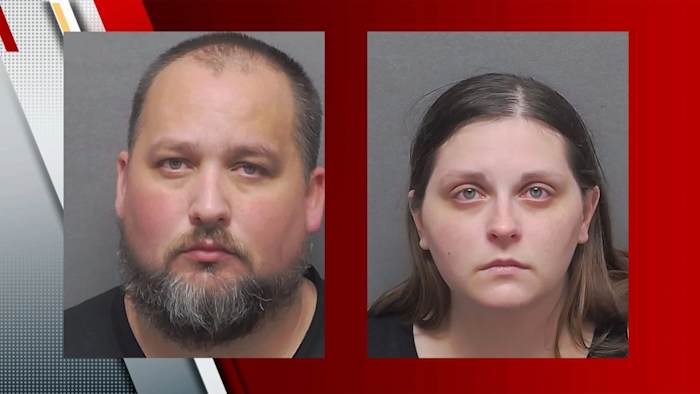 Se Bexar County -paar gearresteerd nadat peuter uit het 'smerig' huis was gedwant