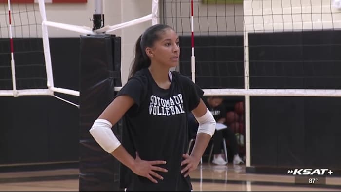 Sotomayor HS Junior enthousiast voor UTSA -volleybalverplichting