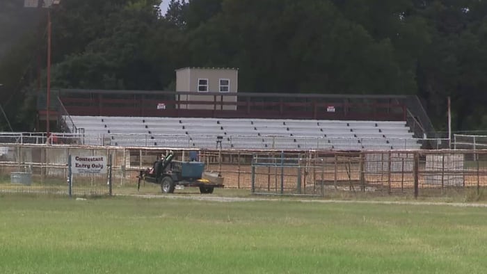 Stad van Boerne om de vergunning te ondertekenen die openbare toegang toestaat op herbouwde tribunes op Kendall County Fair