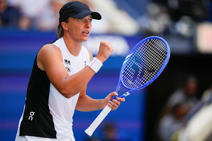 Swift Start: Iga Swiatek wint gemakkelijk bij ons open, maar ze is hier om te praten over Taylor en Travis