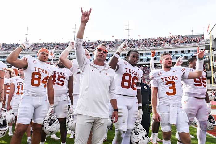 Texas is nummer 1 in het voorseizoen AP Top 25 voor de eerste keer, rand Penn St, Ohio St; 10 sec teams gerangschikt