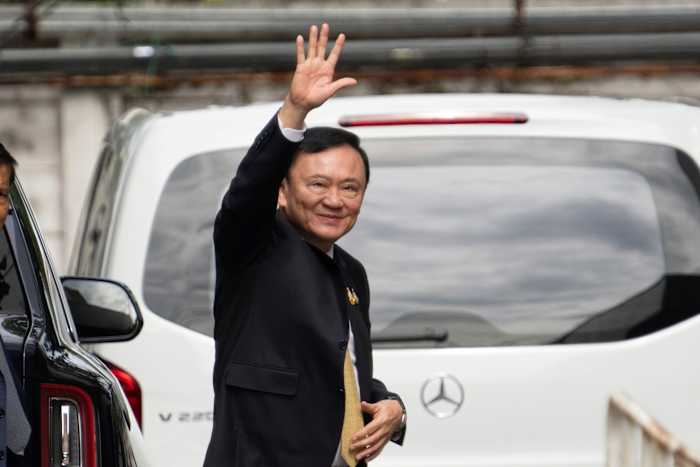 Thaise rechtbank verwerft voormalig premier Thaksin Shinawatra van koninklijke laster.