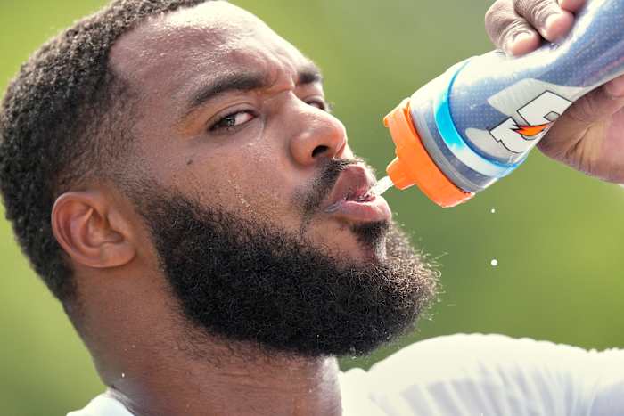 Titans 'Simmons zegt dat zijn duw van de afdeling gewoon uitlopende temperaturen was en uit proportie was geblazen